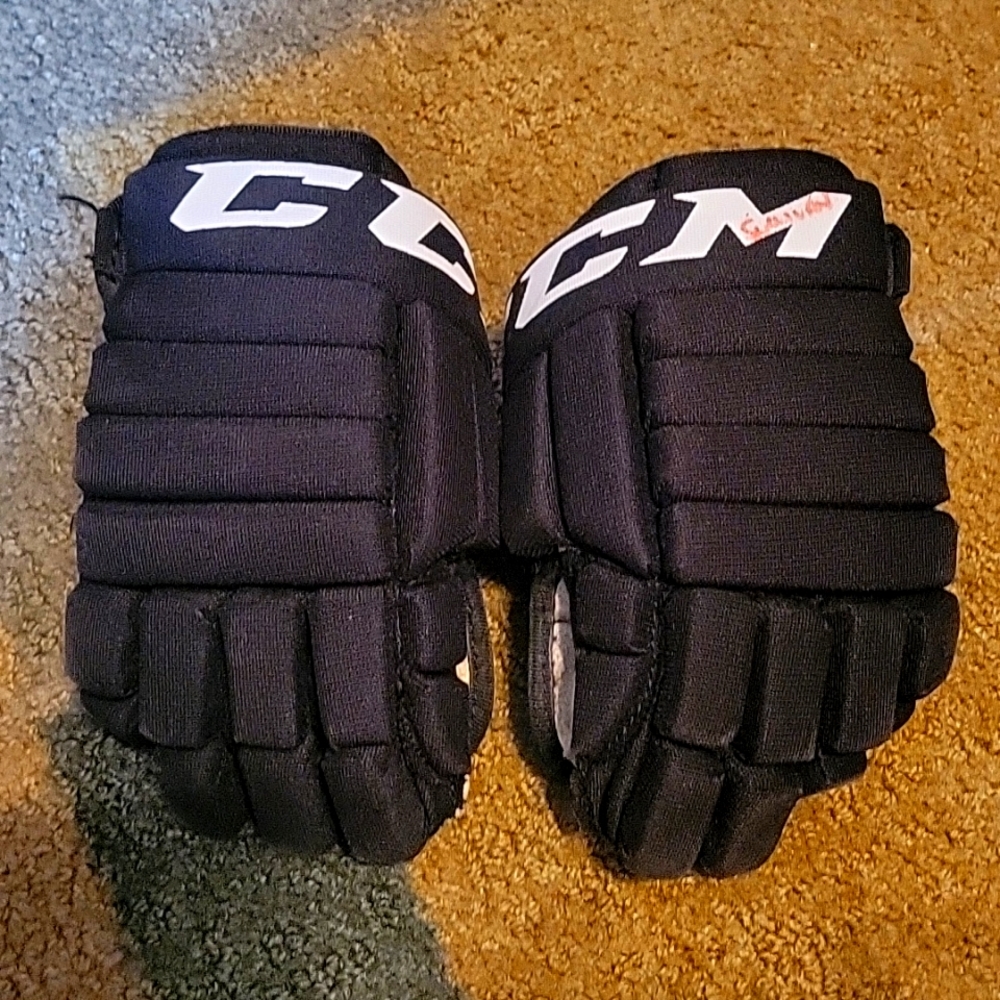 10" hockey gloves